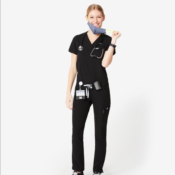 NWT FIGS MASK FIONx PROTECTIVE FACE MASK Covering - Picture 5 of 14